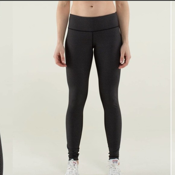 lululemon athletica Pants - LULULEMON Wunder Train Pant in Diamond Dot Black White size 2